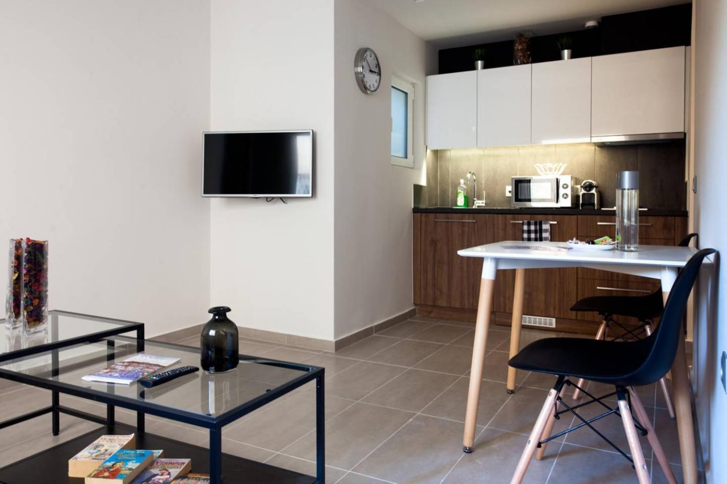 Toni'S Charming Apartment In The Thisseo Station Atenas Exterior foto
