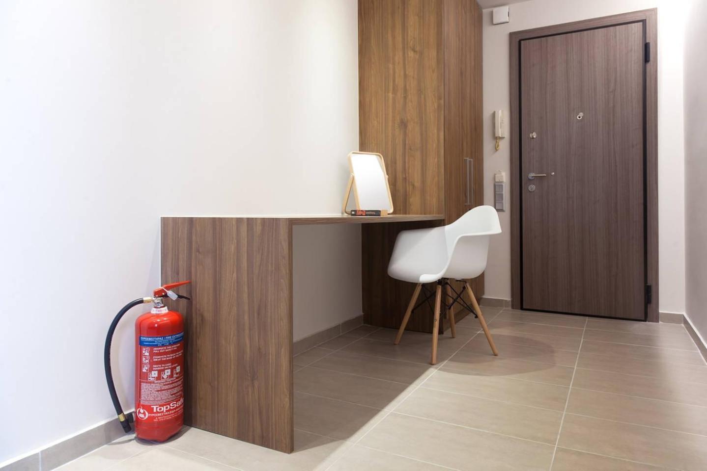 Toni'S Charming Apartment In The Thisseo Station Atenas Exterior foto